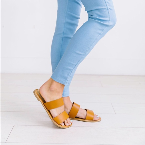 Last Pair🚨size 7 Camel Two Band Slides - Picture 2 of 5